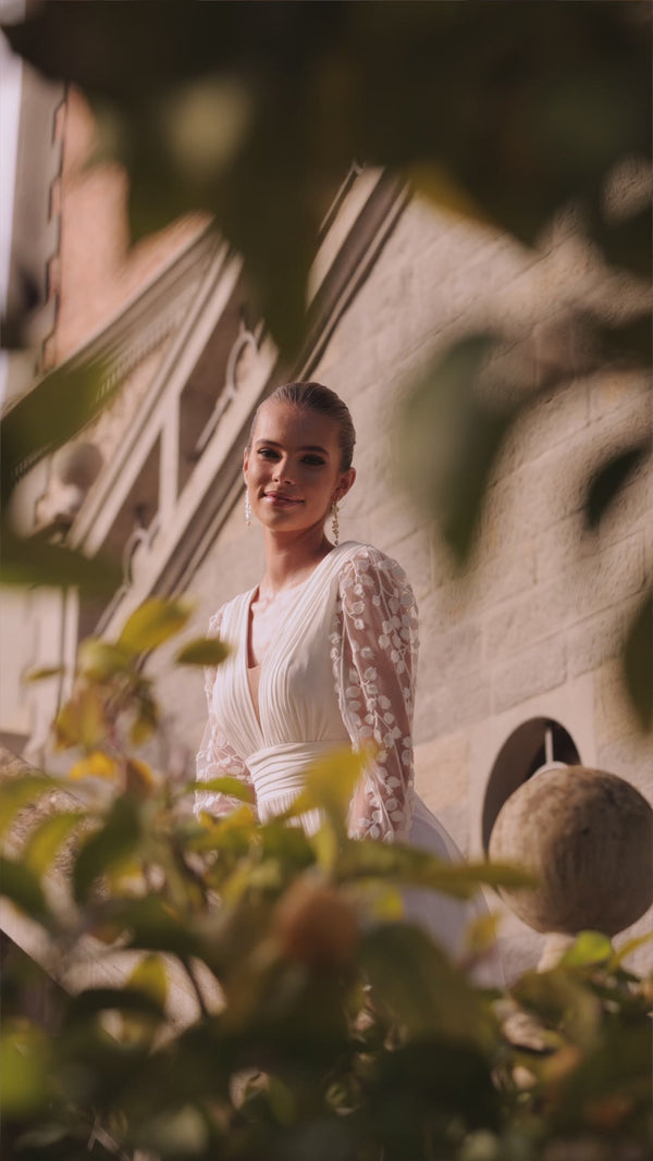 Plain chiffon bohemian wedding dress with flower lace Cynthia from DAMA Couture (campaign video)