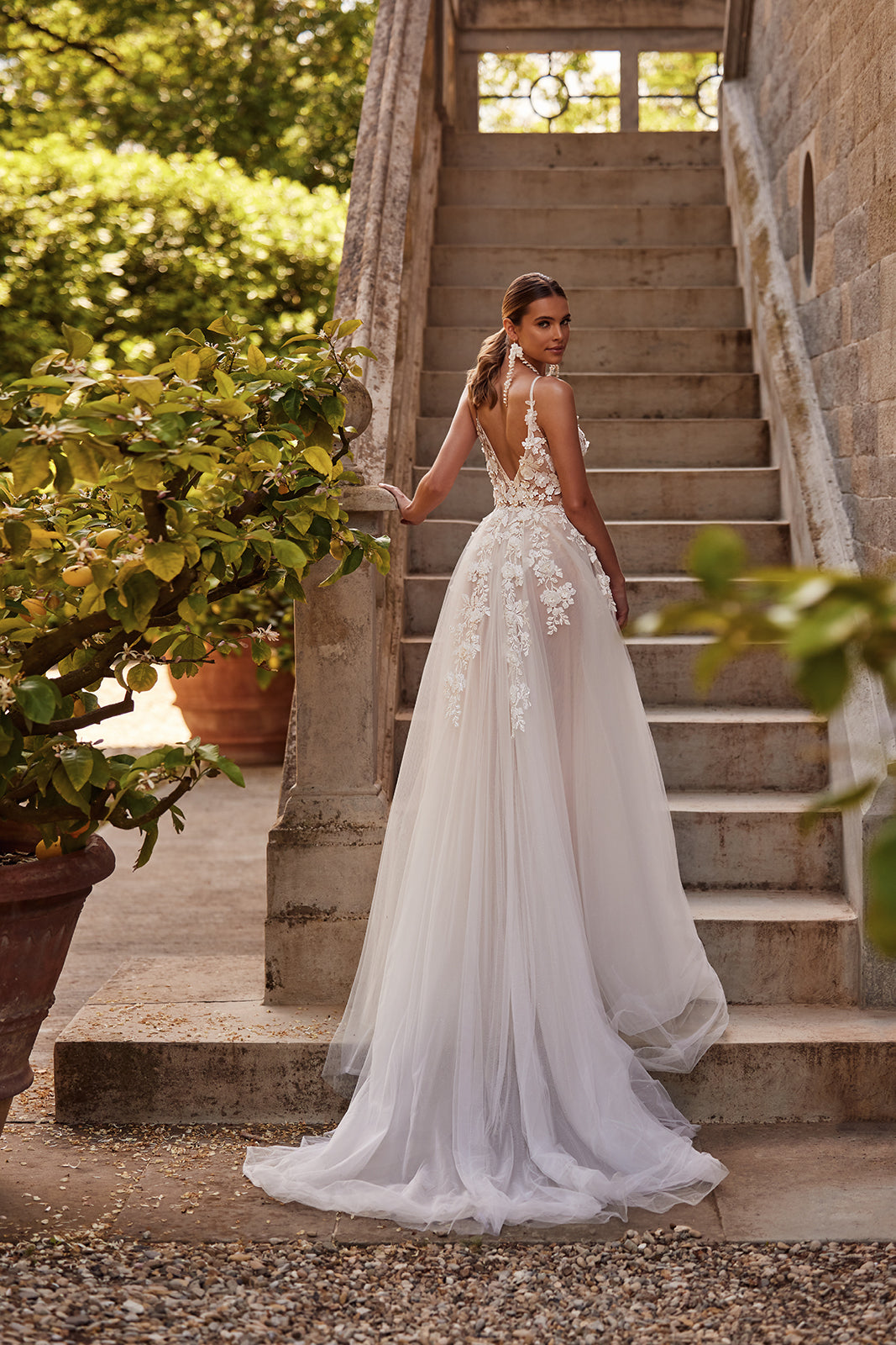 Wedding dress with body Amaya from DAMA Couture (back shoot)