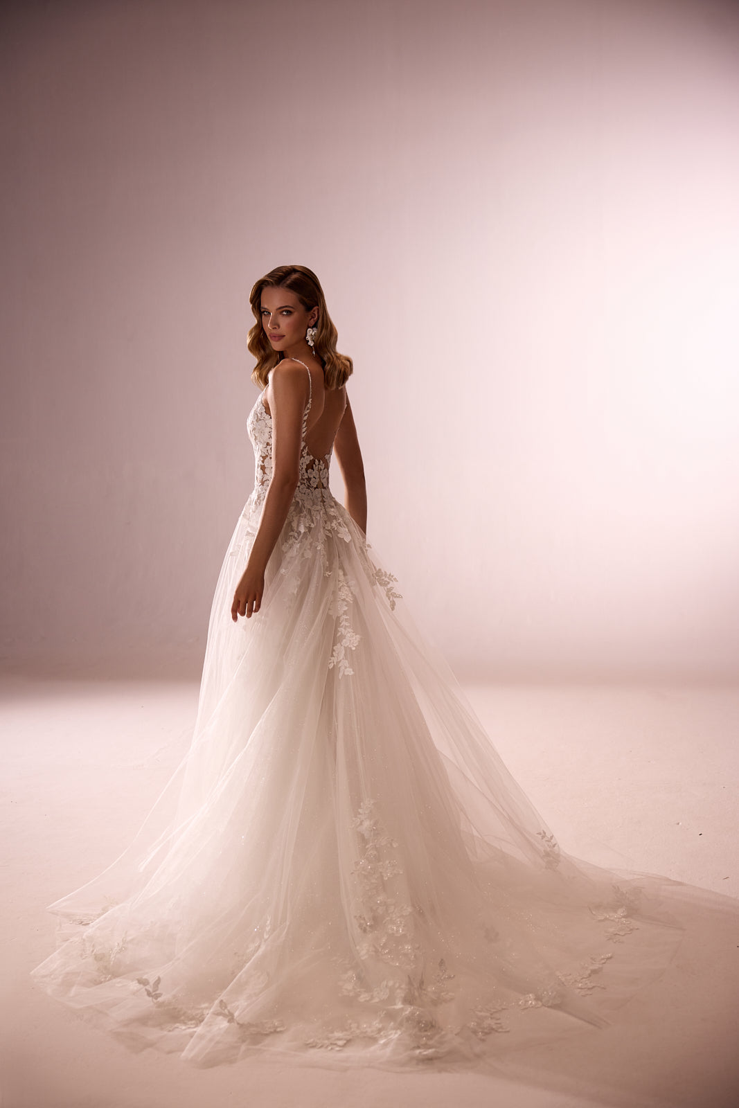 Princess wedding dress with detachable sleeves Ariana from DAMA Couture (studio back picture)