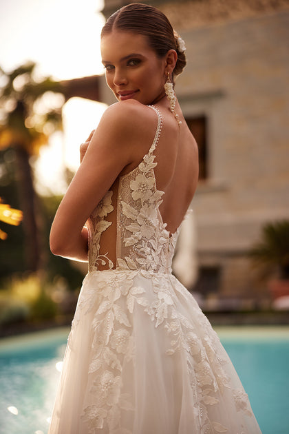 Princess wedding dress with lace Beatrix from DAMA Couture (extra picture)