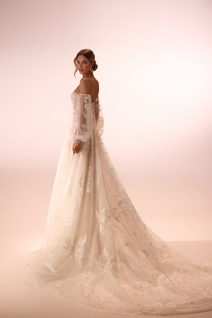 Modern wedding dress with lace Caesaria from DAMA Couture (back picture)