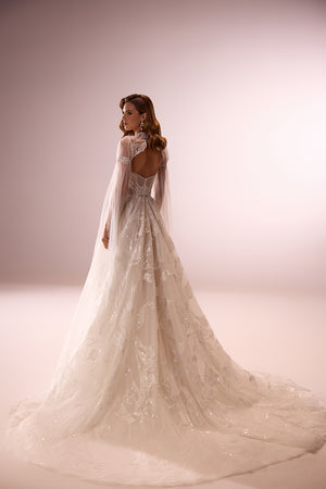 Brautkleid Calla von hinten mit Bolero und langer Spitzenschleppe
