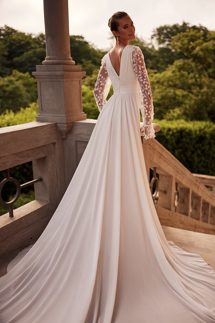 Plain chiffon bohemian wedding dress with flower lace Cynthia from DAMA Couture (back photo)