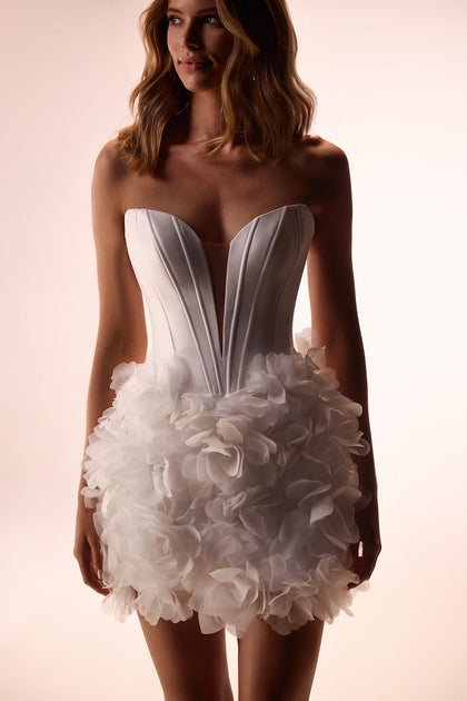 Short second wedding dress with flower lace Dalia from DAMA Couture (studio photo)