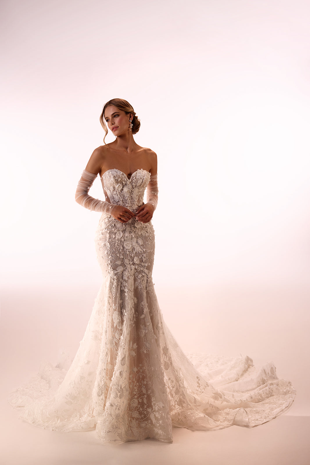 Glamour lace mermaid wedding dress with long sleeves Ellyse from DAMA Couture (studio photo)