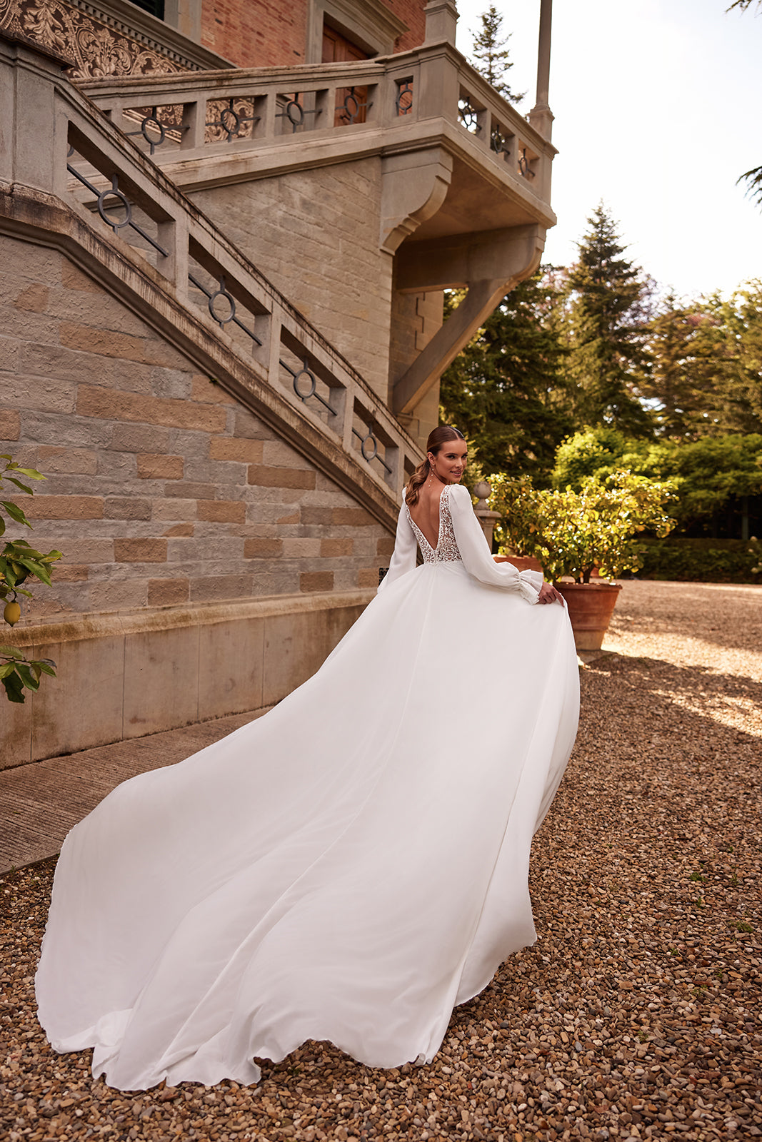 Brautkleid Hellen in ganzer Silhouette, fließender Chiffon in A-Linie