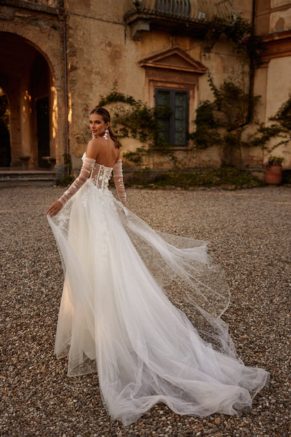 Ethernal romantic wedding dress with sleeves Ilimaris from DAMA Couture (back photo)