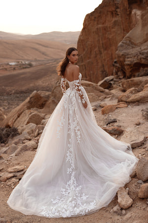 Brautkleid Nabila von hinten mit offenem Rückenausschnitt und Spitzencorsage