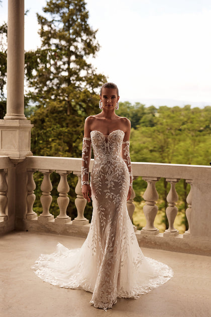 Romantic mermaid wedding dress from lace Procella from DAMA Couture (full silhouette photo) photo)