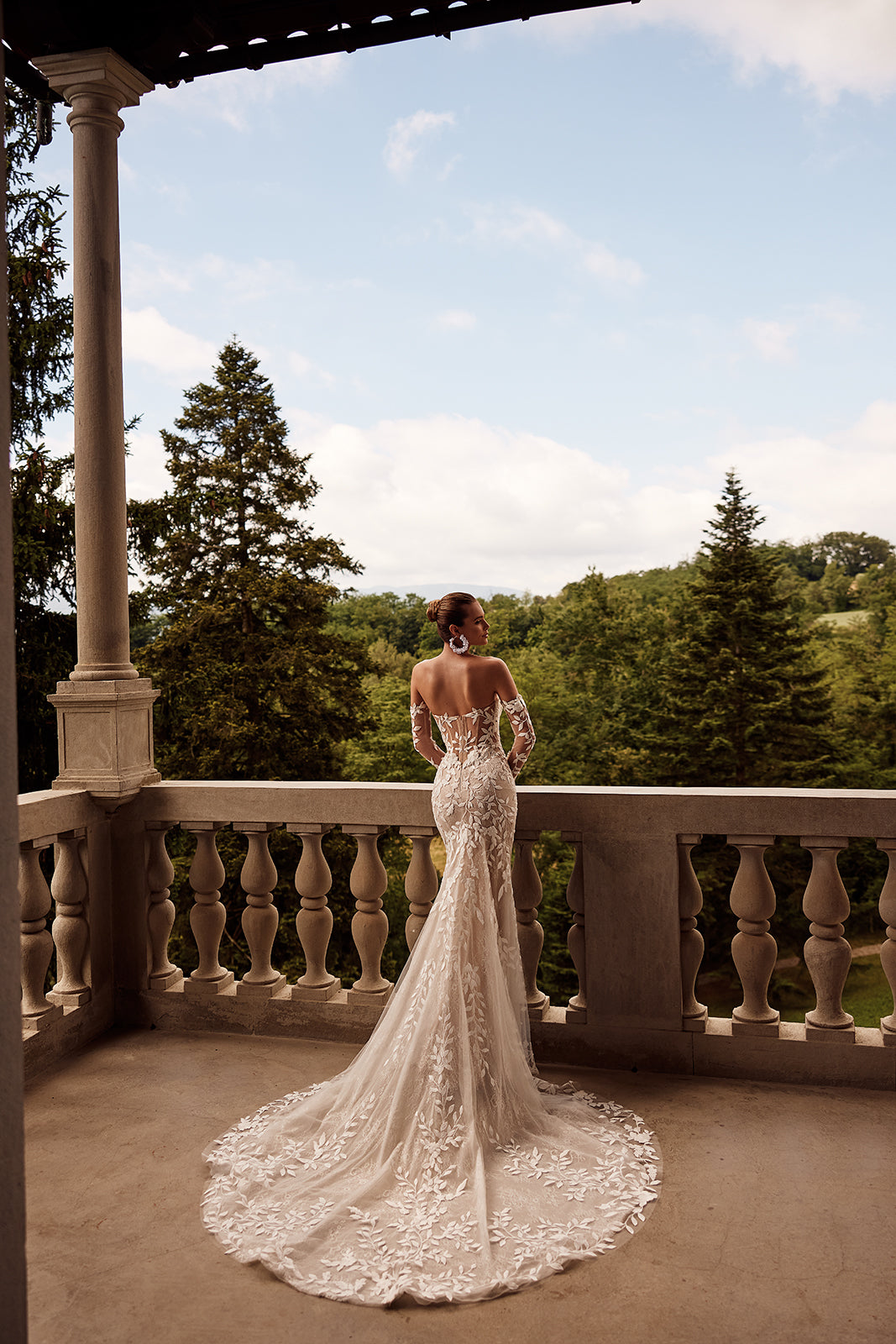 Brautkleid Procella mit abnehmbaren transparenten Ärmeln und offenem Rücken