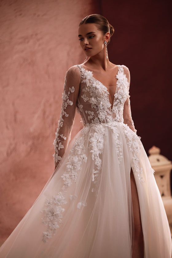 Brautkleid Semiramida, transparentes Oberteil mit langen Ärmeln und plastischen Blüten