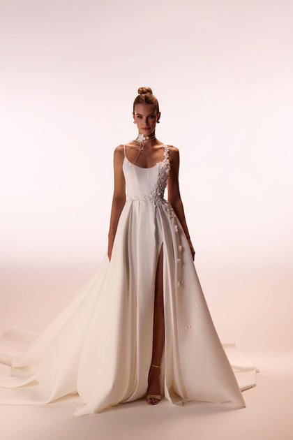 Classic simple wedding dress Seraphine from DAMA Couture (studio photo)