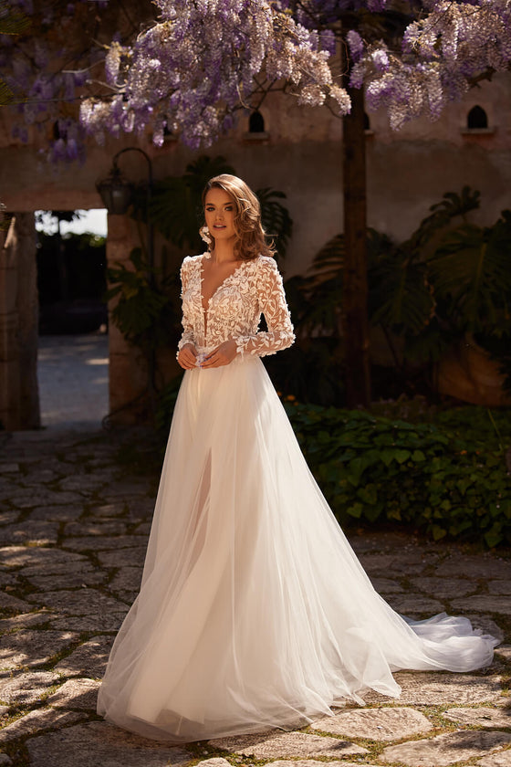 Brautkleid Ida in A-Linie mit langen Ärmeln aus Blattspitze, Vorderansicht