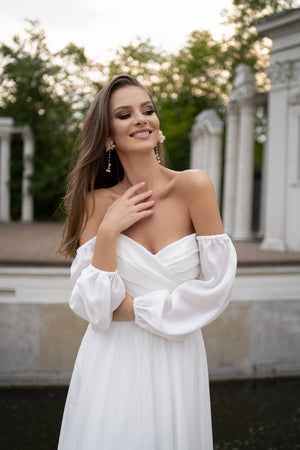Brautkleid Pola in Ivory, Nahaufnahme von Oberteil und Taille, Halbfigur