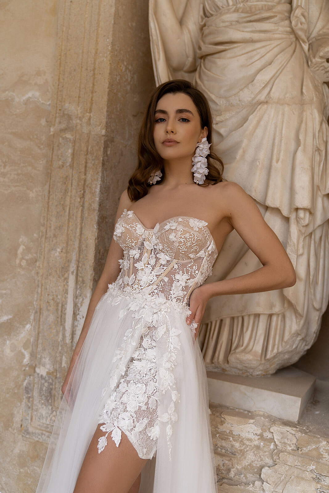 Penelope – close-up of the wedding dress.