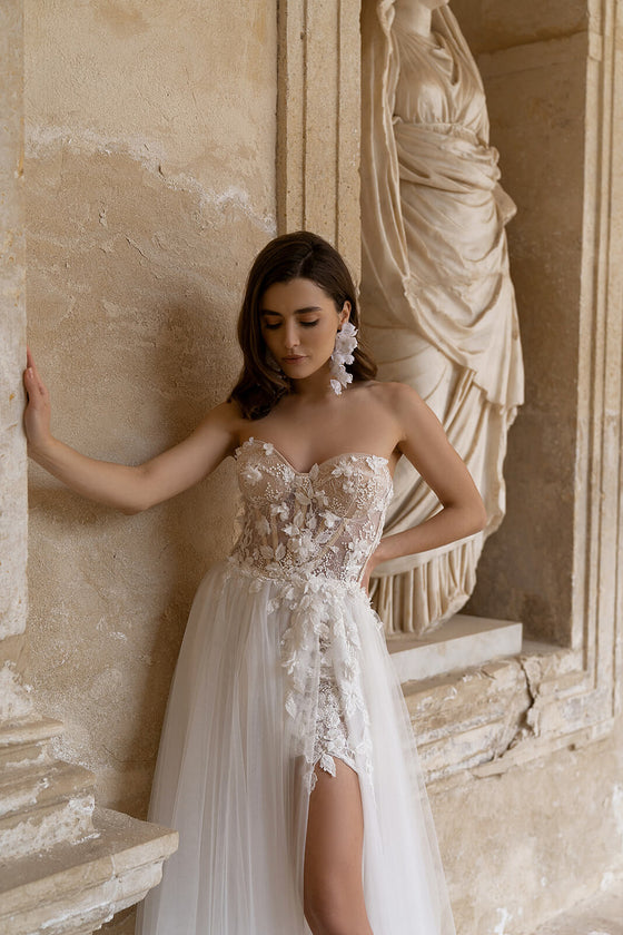 Brautkleid Penelope mit hoch angesetztem Tüll-Überrock über dem kurzen Rock