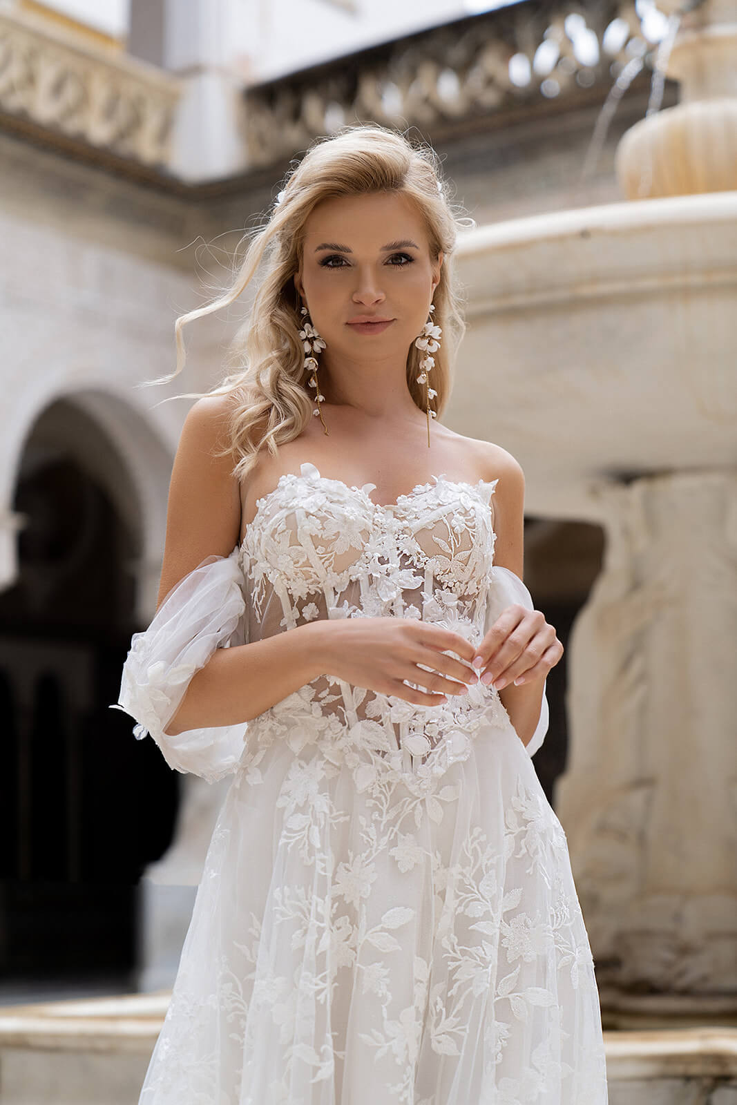 Brautkleid Sarah von hinten, gekreuzte Schnürung am Rückenausschnitt