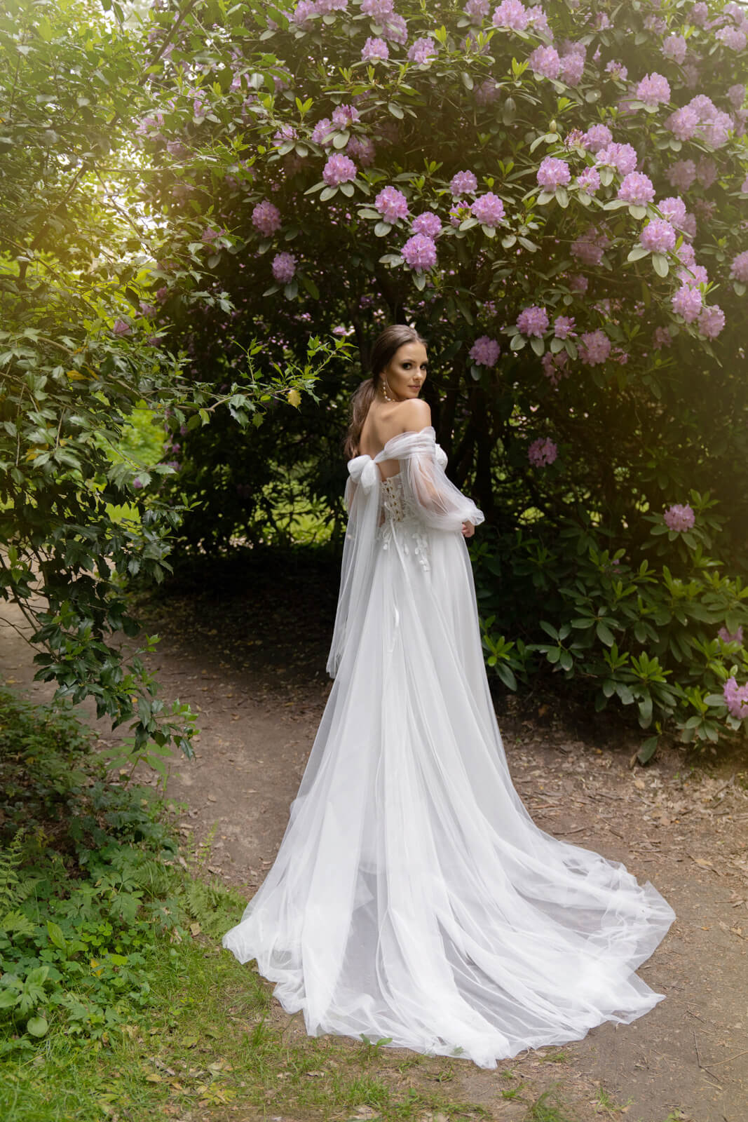Lanka – close-up of the wedding dress.