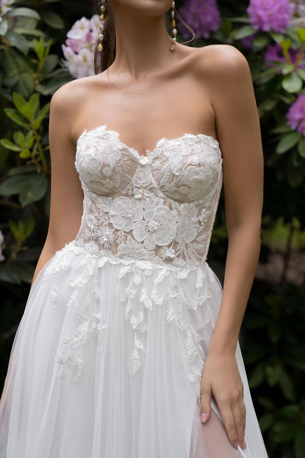 Lanka – wedding dress, full silhouette.