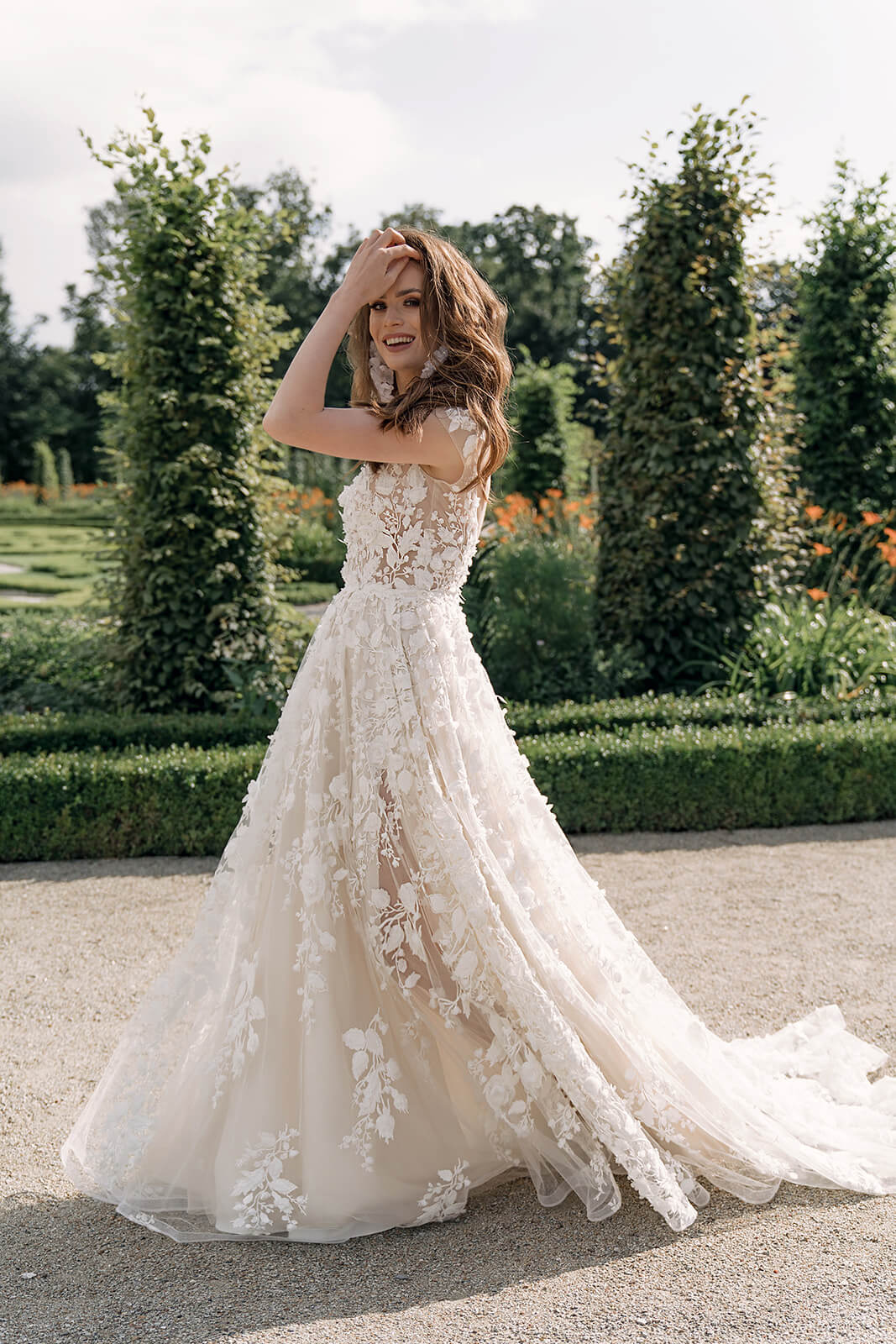 Azalea – detail of the wedding dress.