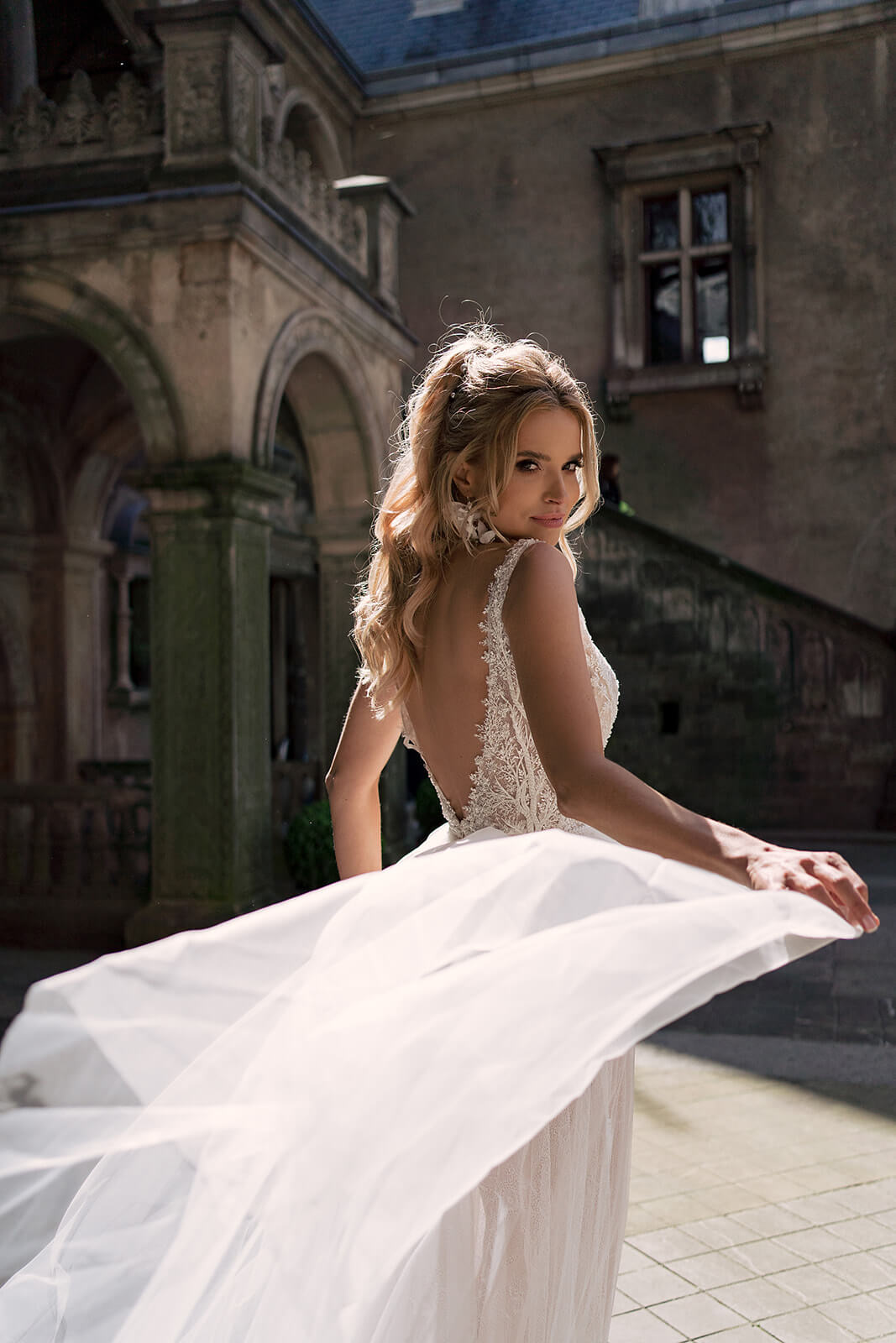 Livia – close-up of the wedding dress.
