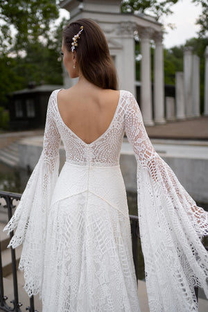 Brautkleid Lea von hinten, tiefer V-Rückenausschnitt aus Spitze, Nahaufnahme des Oberteils