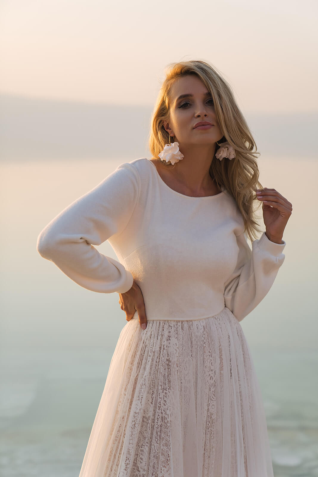 Plain back pullover – bridal pullover seen from the back.