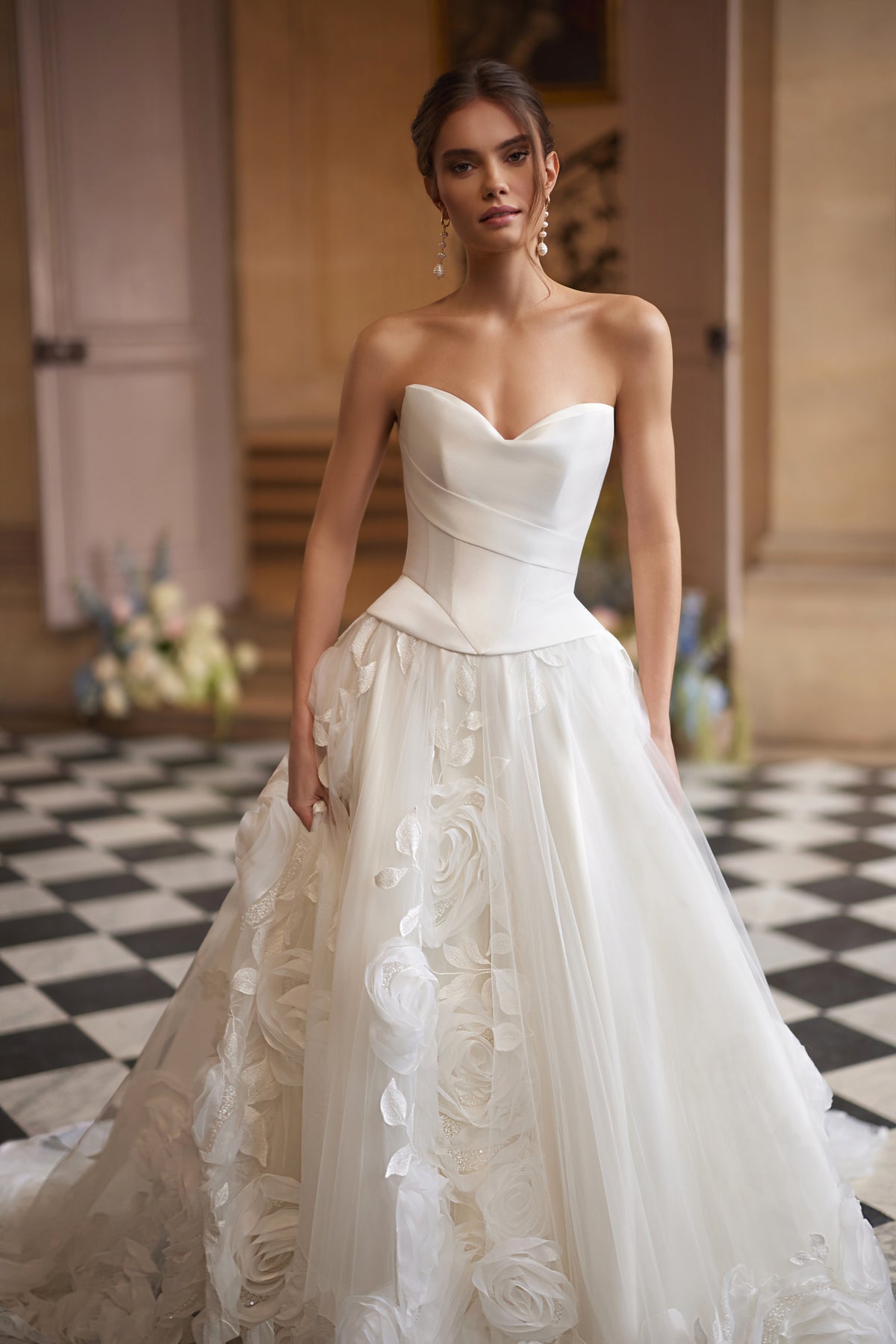 Brautkleid Cornellia aus Corsage und Rock in A-Linie mit asymmetrischer Drapierung
