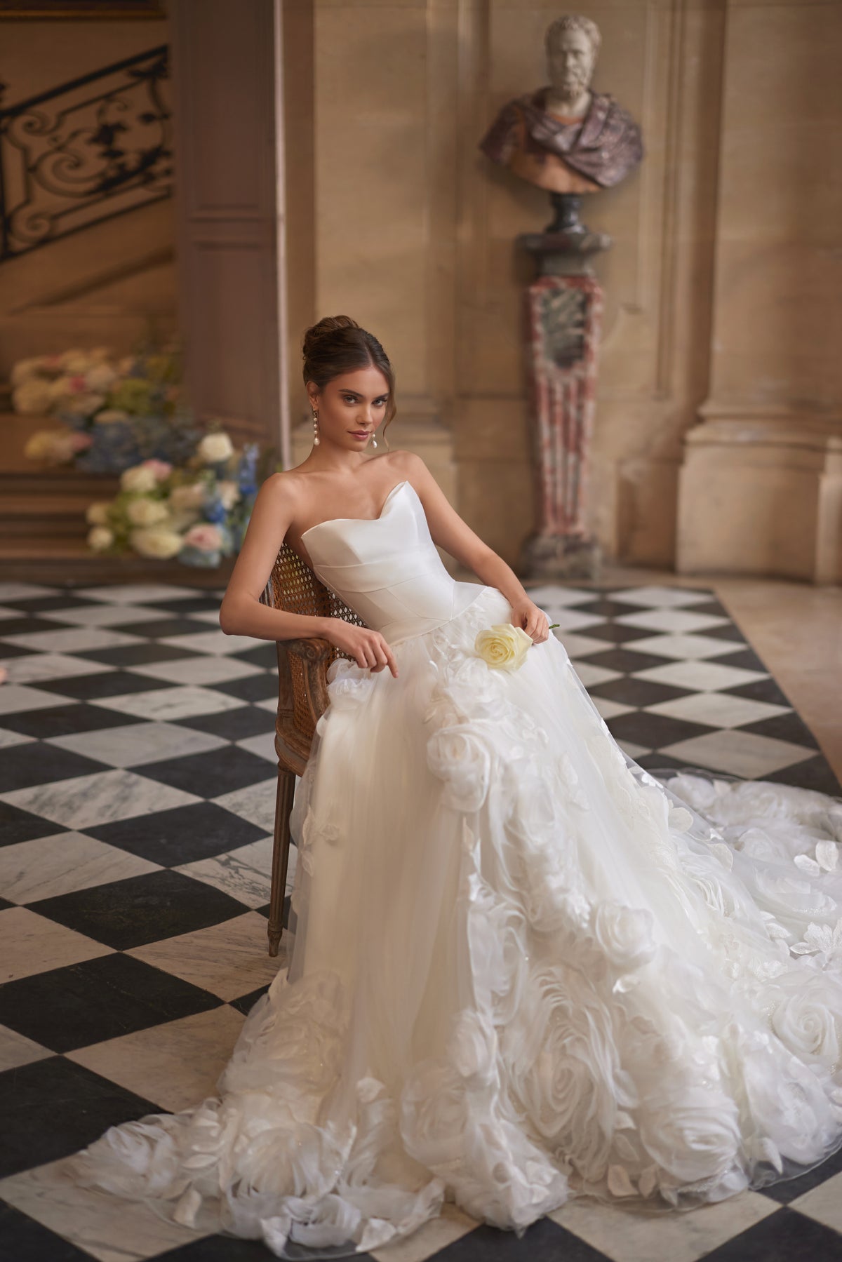 Corsage Cornellia im Detail, asymmetrisch drapierter Satin an der Taille
