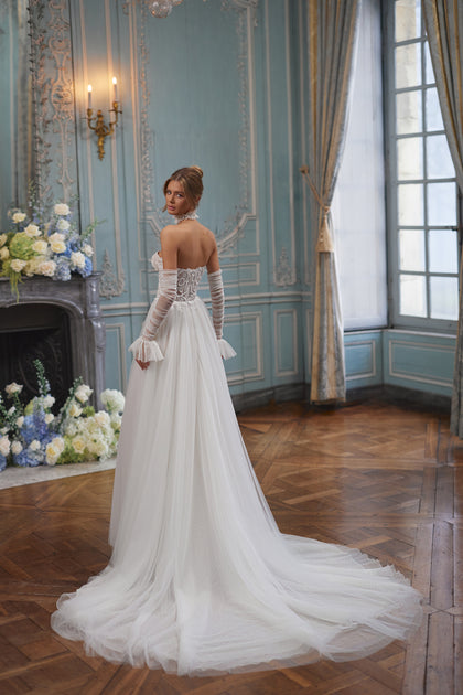 Dothea wedding dress – a sculpted strapless bodice traced with luminous detail, DAMA Couture Something Blue 2027.