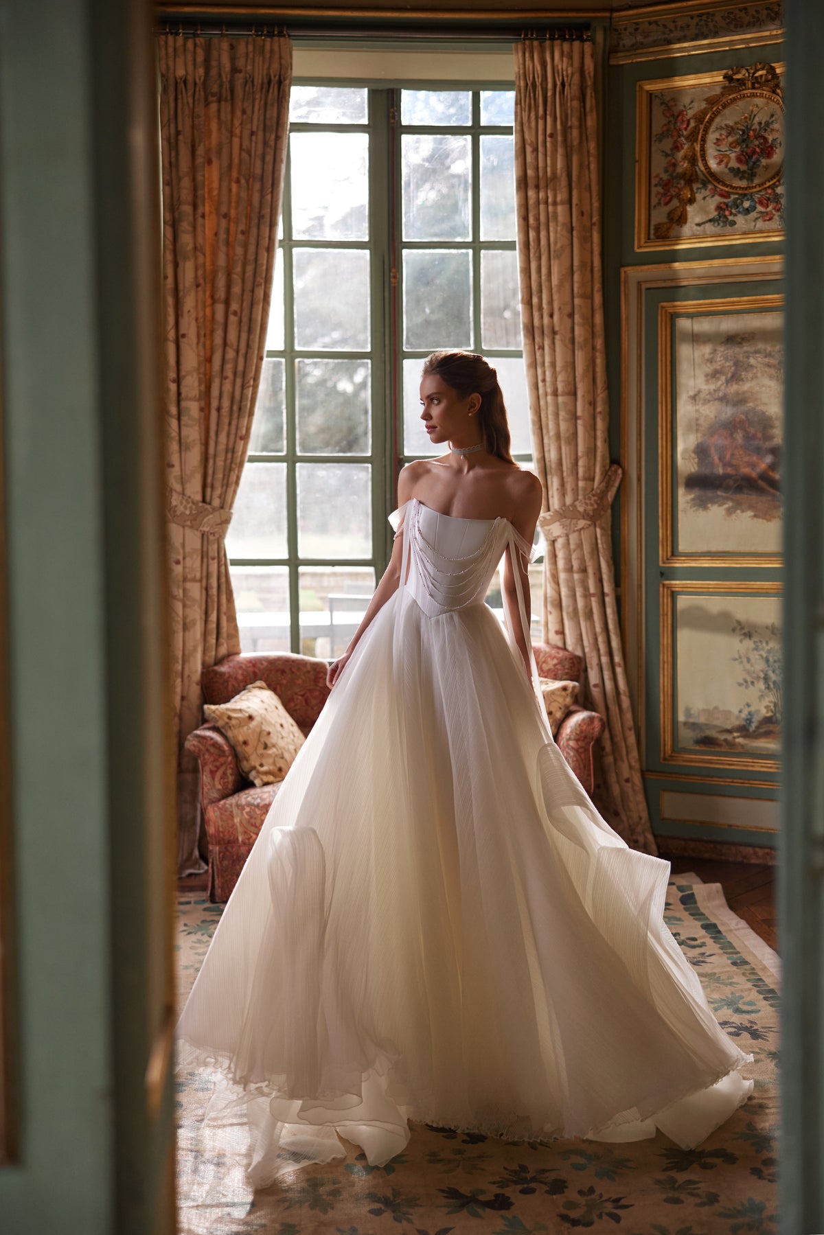 Brautkleid Nerina von vorn, Corsage über weit gebauschtem Organzarock