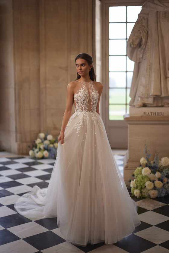 Brautkleid Nilla in A-Linie mit transparentem Oberteil und Tüllrock, ganze Silhouette