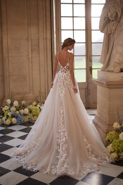 Solene wedding dress – delicate straps, an open neckline and floral lace appliqués, DAMA Couture Something Blue 2027.