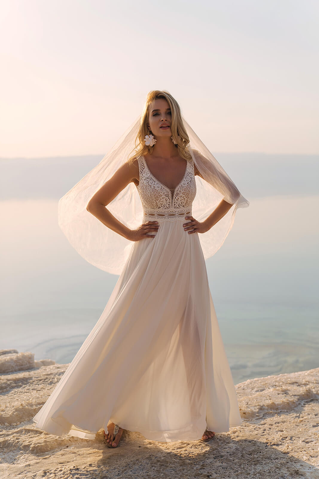 Regular veil – DAMA Couture wedding veil, front view.