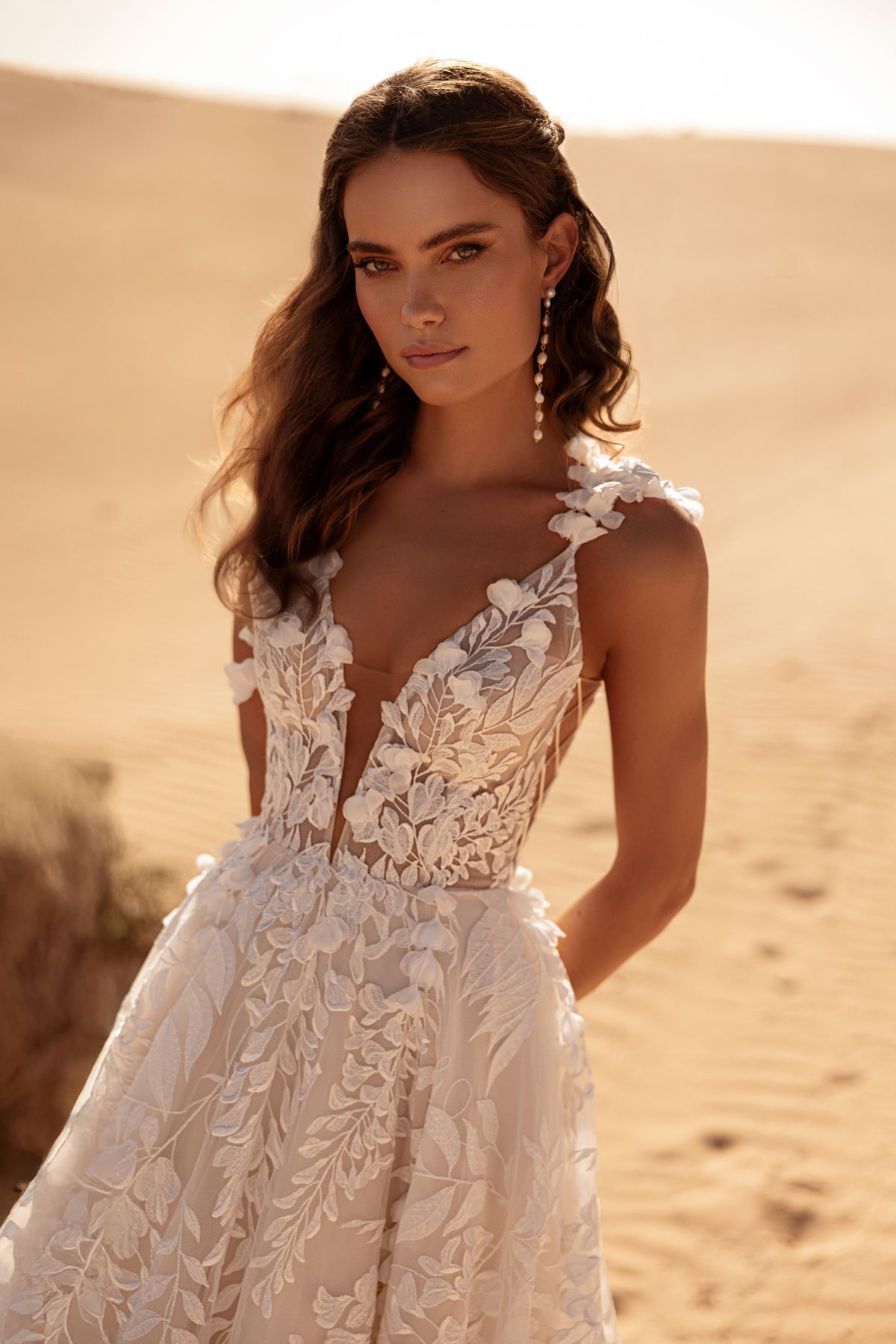 Brautkleid Wisteria, taillierte Linie und weich fallender Rock in ganzer Länge