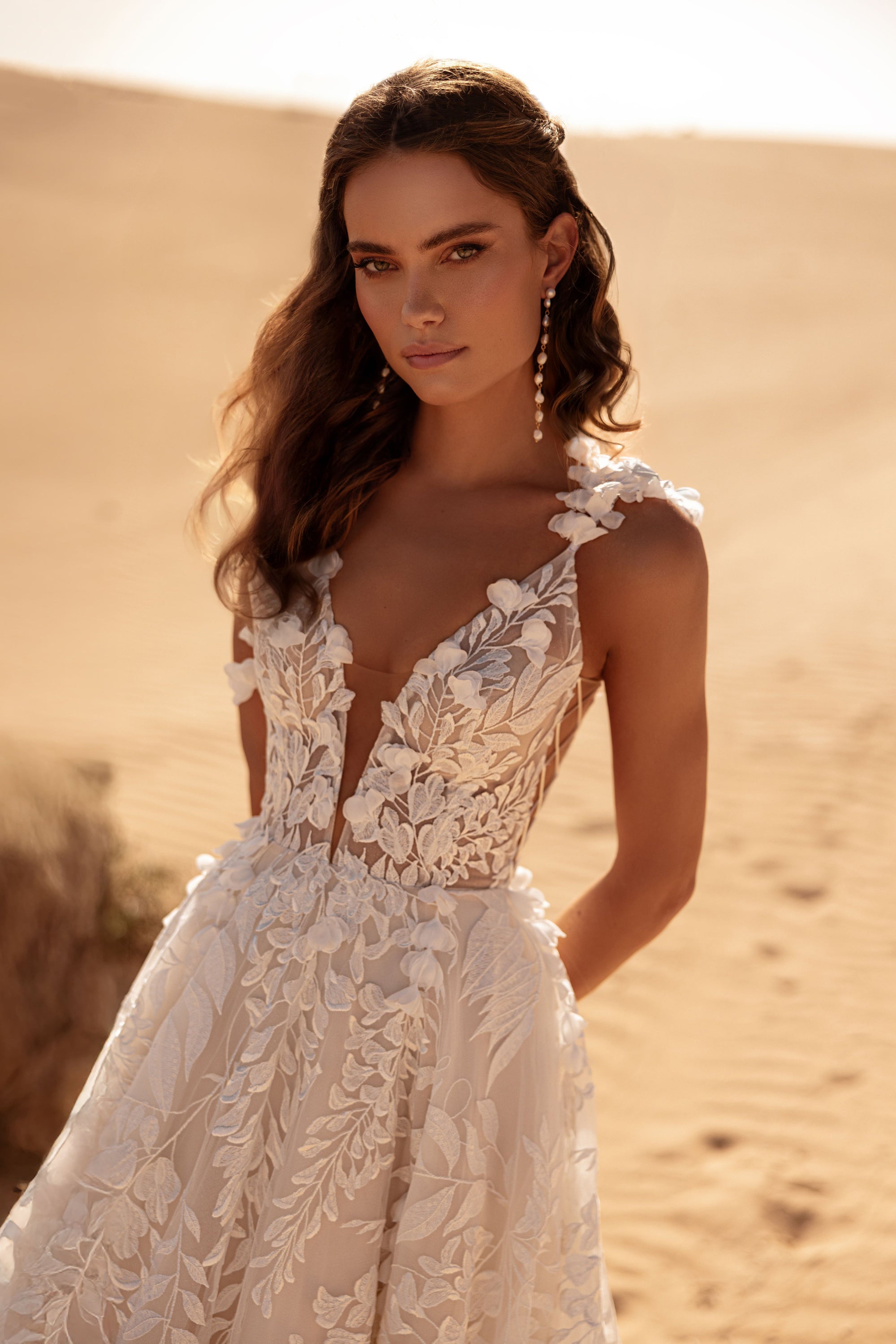 Brautkleid Wisteria, taillierte Linie und weich fallender Rock in ganzer Länge