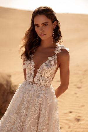 Brautkleid Wisteria, taillierte Linie und weich fallender Rock in ganzer Länge