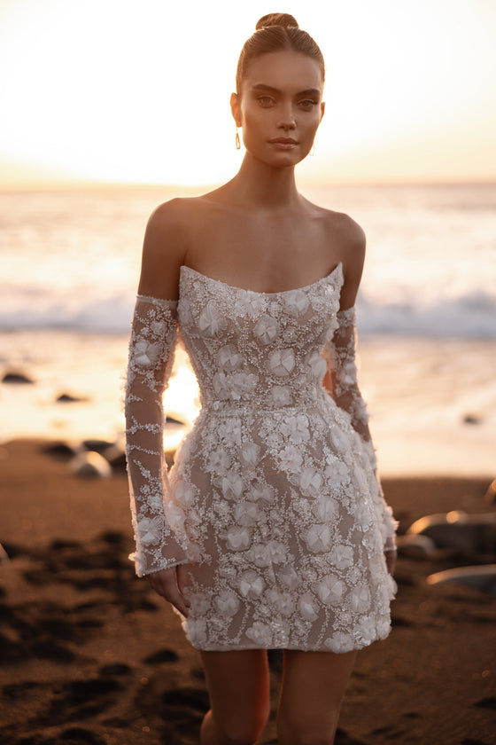 Kurzes Brautkleid Kayla mit 3D-Blütenspitze und schulterfreien Transparentärmeln