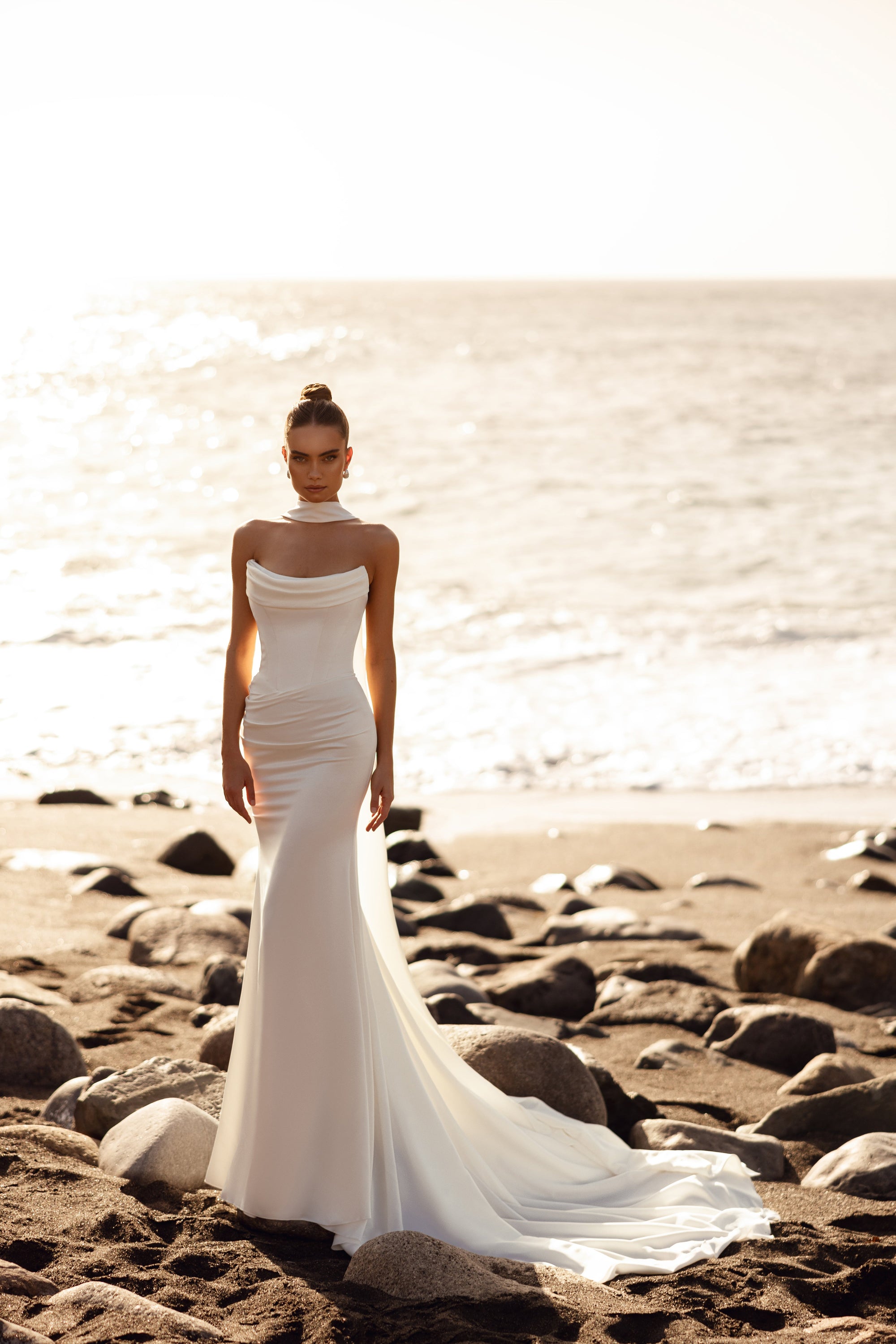 Brautkleid Luna mit offenem Rückenausschnitt und langen Satinbändern, Detail