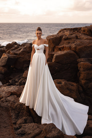 Brautkleid Mellisandre in A-Linie mit weit ausgebreiteter Schleppe