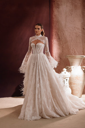 Brautkleid Michelle mit Spitzenbolero von vorn – A-Linie aus Spitze mit Federärmeln