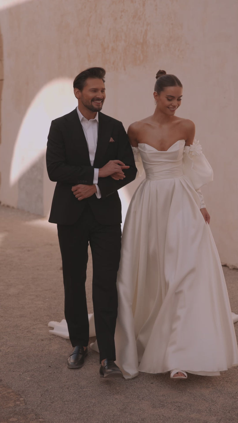 Video of the Anika wedding dress by DAMA Couture.