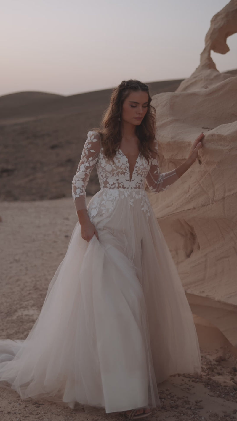 Video of the Armori wedding dress by DAMA Couture.
