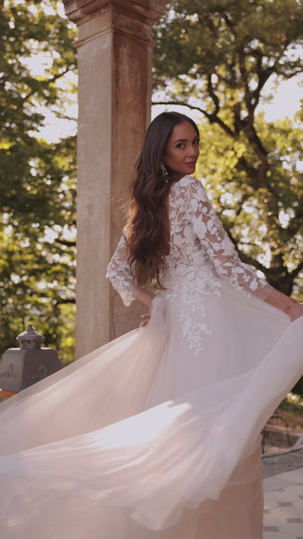 Romantic wedding dress with long sleeves Felicia from DAMA Couture (secondary video)