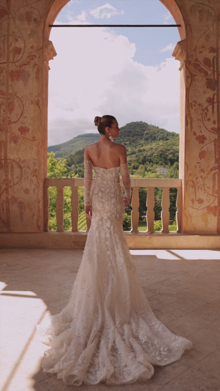 Glamour lace mermaid wedding dress with long sleeves Ellyse from DAMA Couture (Campaign video)