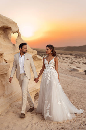 Brautkleid Zafira, Nahaufnahme der Corsage mit 3D-Blumenspitze und Spaghettiträgern